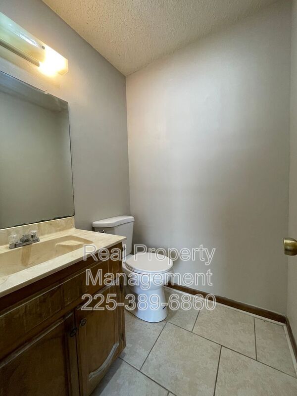 Building Photo - 10642 Stanley Aubin Ln