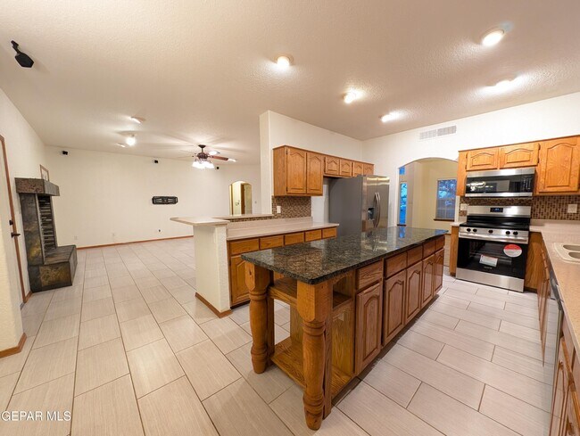 Building Photo - 11820 Pueblo Seguro Way