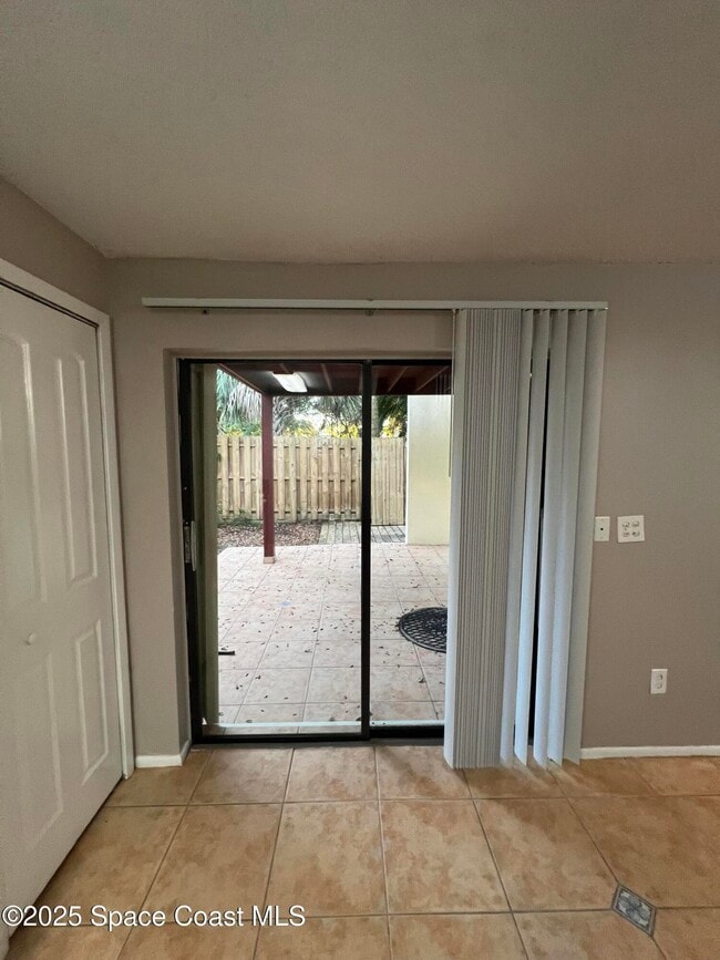 Building Photo - 8716 Hibiscus Ct