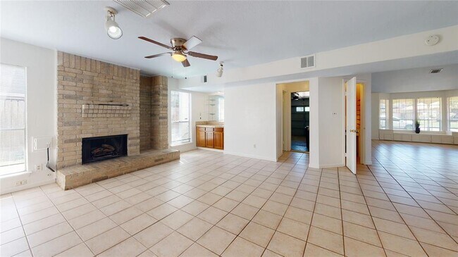 Building Photo - 15614 Barbarossa Dr