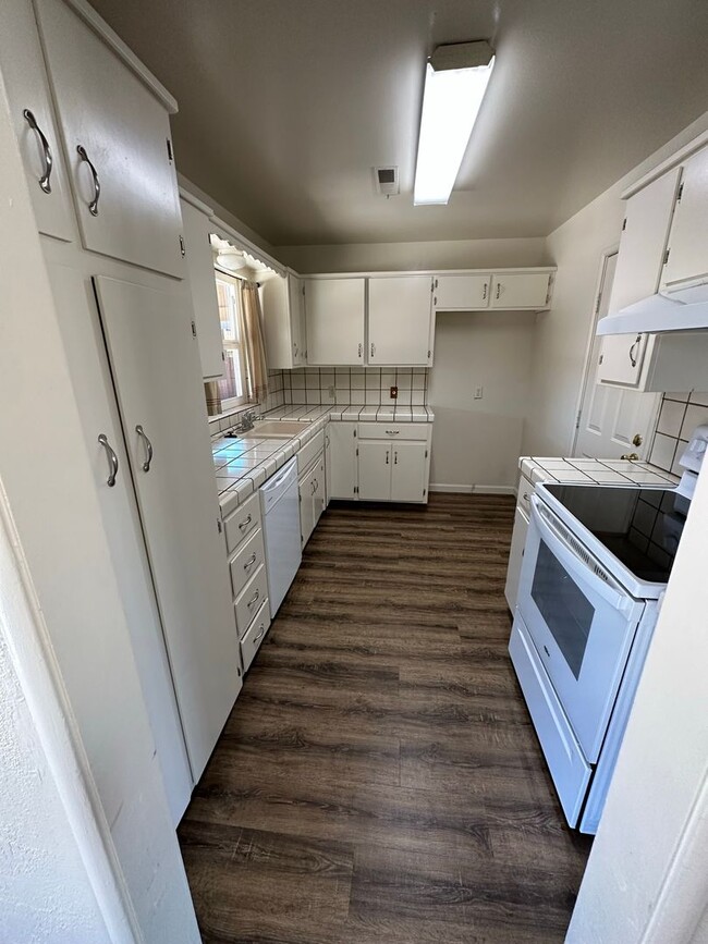 Building Photo - No Deposit