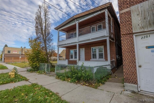 Building Photo - 2253 Niagara St