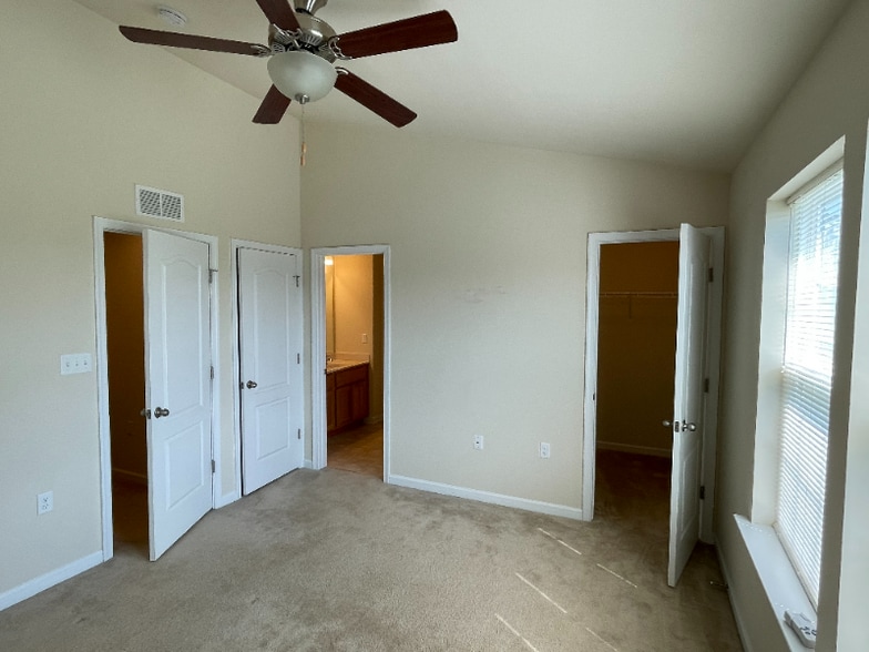 Building Photo - 104 Bertelli Ct