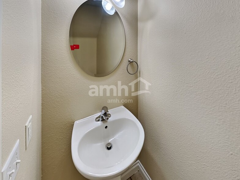 Building Photo - 9924 Ranch Hand Ave