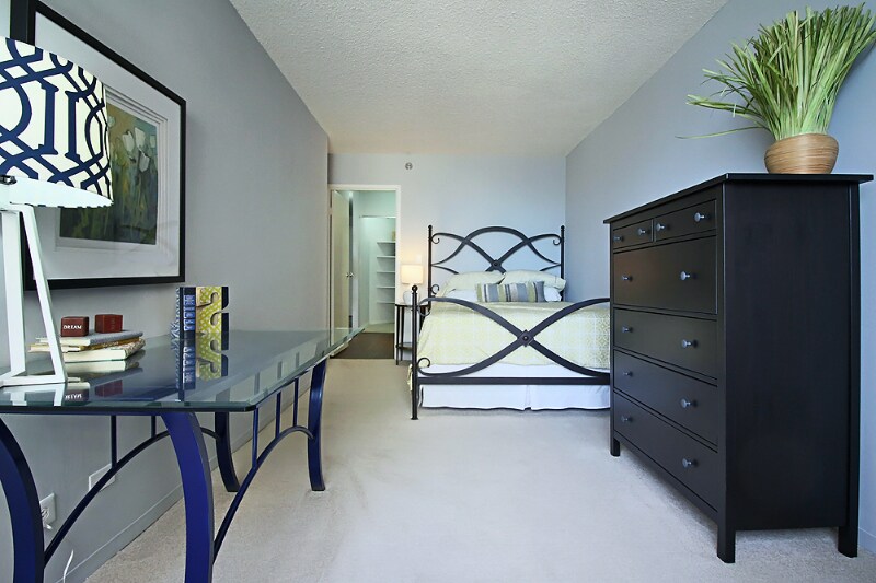 Building Photo - 445 N Peshtigo Ct