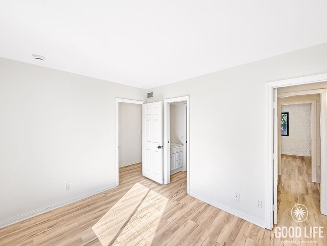 Building Photo - Great 2B/1.5BA Condo in Del Cerro for Rent!