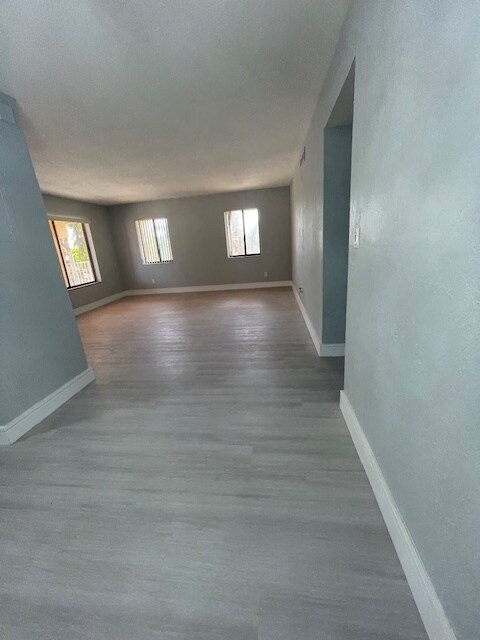 Building Photo - 6900 SW 39th St