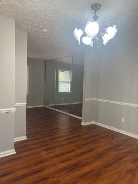 Building Photo - 1675 Oak Ridge Way NW