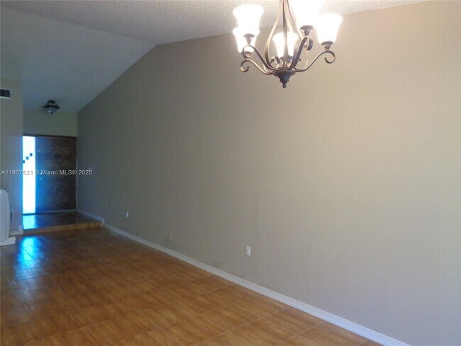 Building Photo - 811 SW 12th Pl