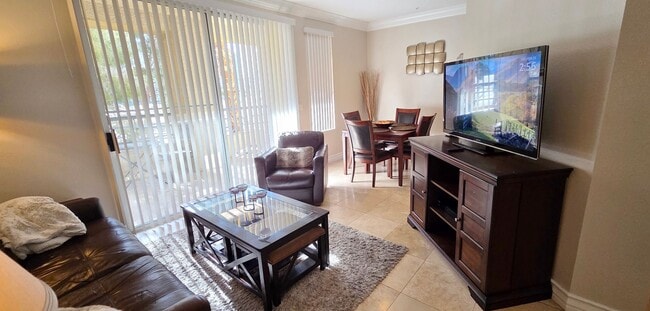 Building Photo - Short or long term available! Beautiful furnished 1 bedroom located in the heart of the strip!