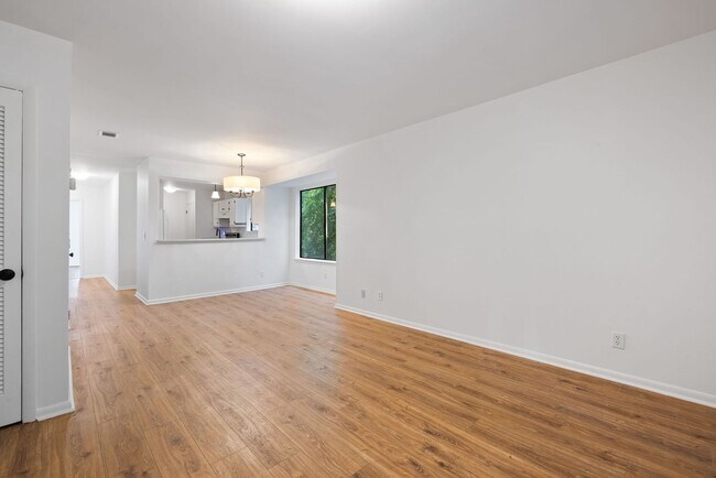 Building Photo - Available now. Beautifully updated 3 BR/2....