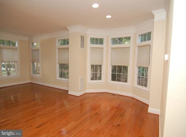 Building Photo - 2404 13th Ct N