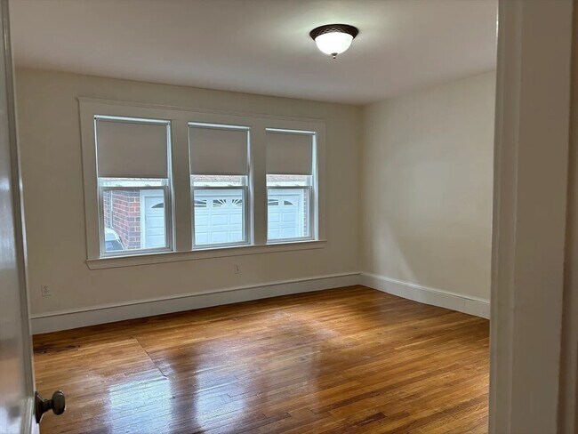 Building Photo - 251 Brown St