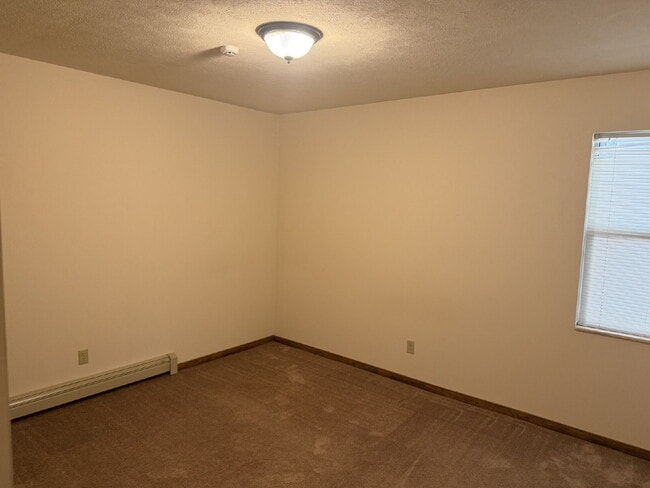 Building Photo - 2 Bedroom Apartment in Hastings – Gas and Water Included – $1,150/mo