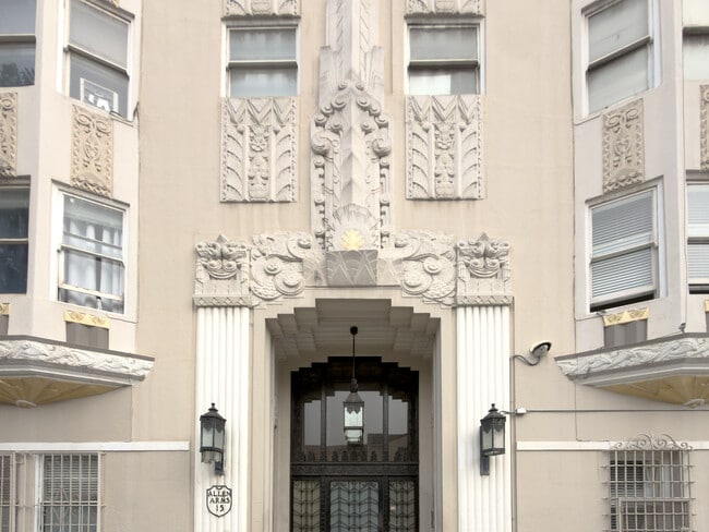 Building Photo - 19 Hermann St