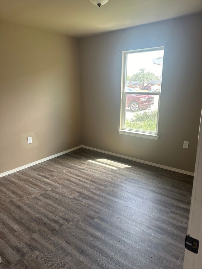 Building Photo - 6518 Temple Ave