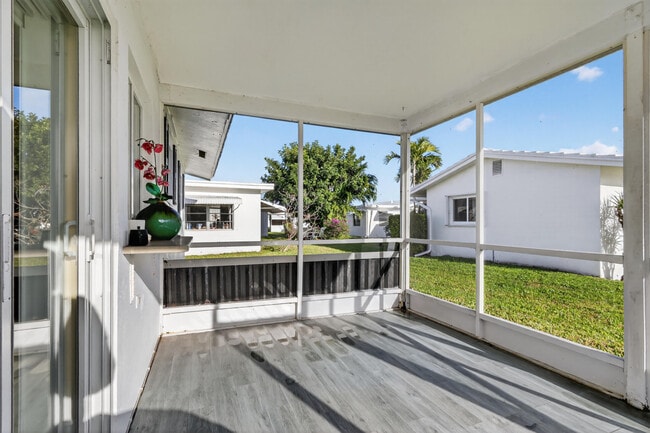 Building Photo - 2010 SW 6th Ave