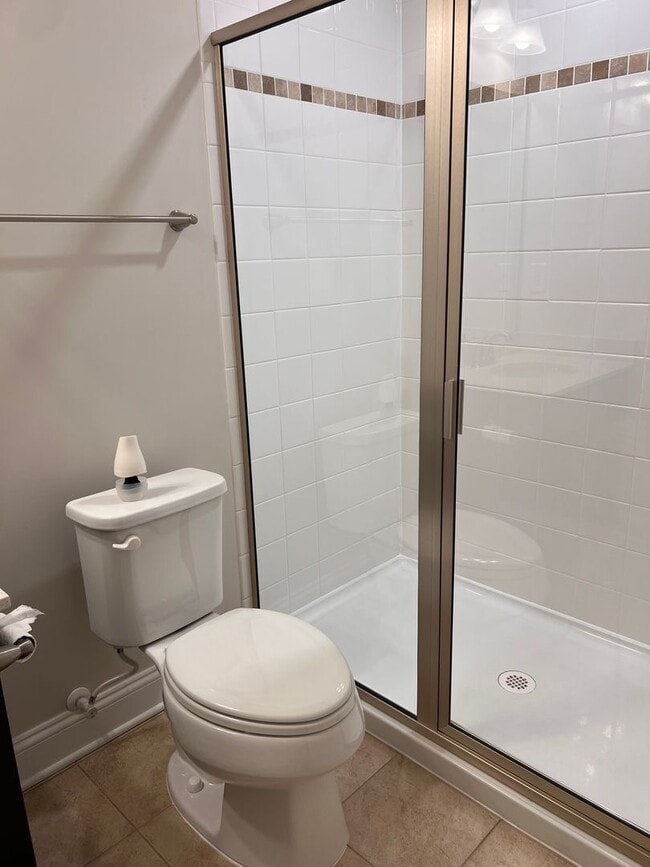 Building Photo - 818 Oval Park Ln