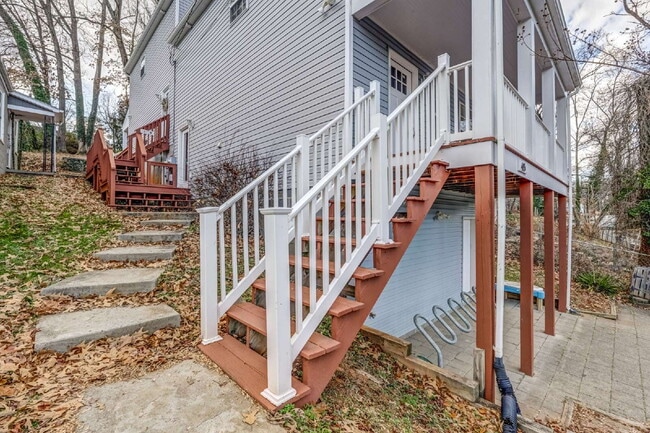 Building Photo - 3 Bedroom Duplex Minutes from UVA & Medical Center – $2,200/mo