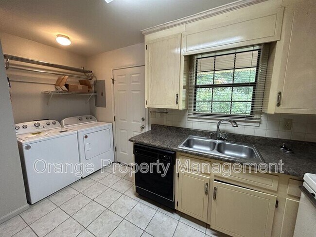 Building Photo - 204 Calhoun St