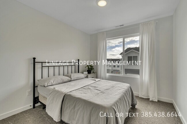 Building Photo - 3940 N Cougar Ln