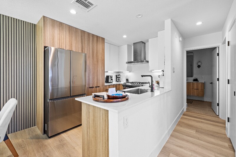 Building Photo - 1903 Albury Cove