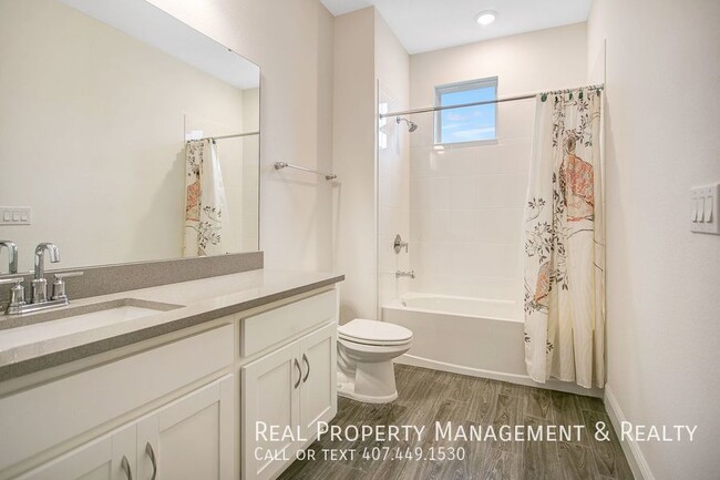 Building Photo - 3 BR / 2.5 BA Townhouse In Hawks Crest