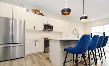 Building Photo - Stunning Condo on West Side of Manhattan!