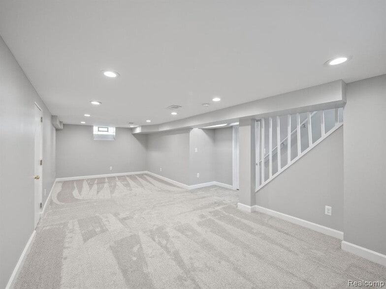 Building Photo - 1679 Villa Rd