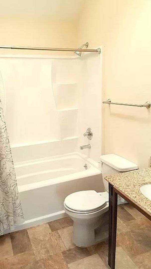 Building Photo - Spacious 3 Bed, 2 Bath House in Loveland!