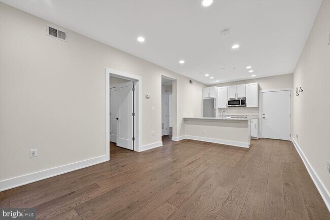 Building Photo - 1412 Chapin St NW