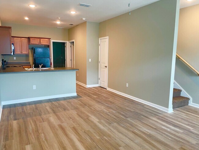 Building Photo - 3/3 condo convenient to FSU, FAMU, TSC, re...