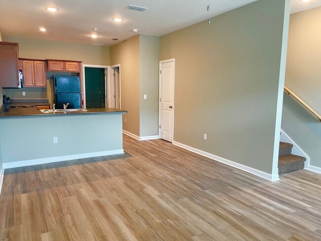 Building Photo - Stylish 3/3 Condo Minutes from FSU, FAMU &...