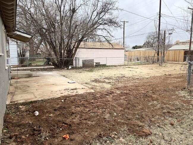 Building Photo - Spacious Home in Medical District with Extra Flex Space!