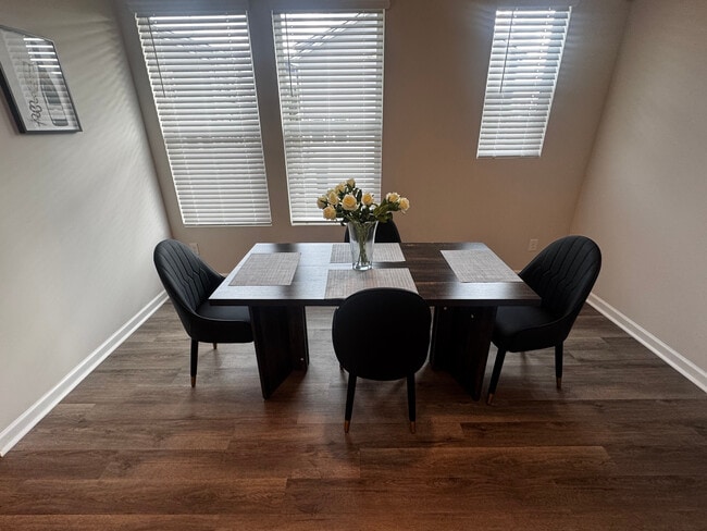 Building Photo - Room in Townhome on Chestnut Trce