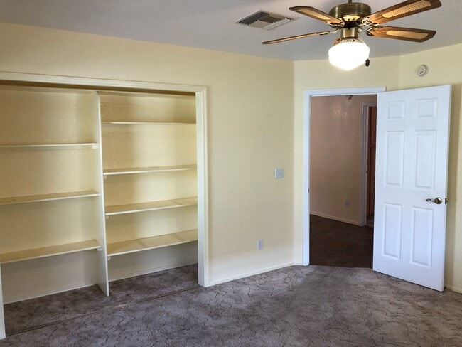 Building Photo - Great 3 Bedroom, 2 Bathroom Home in Quiet Neighborhood!
