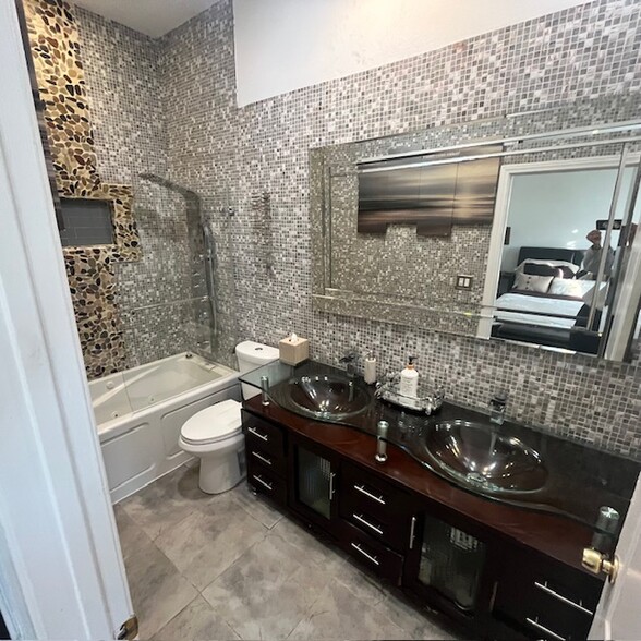 Master Bathroom - 408 W Queen St