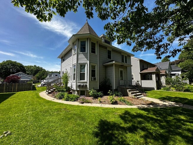 Primary Photo - 337 N Maple Ave