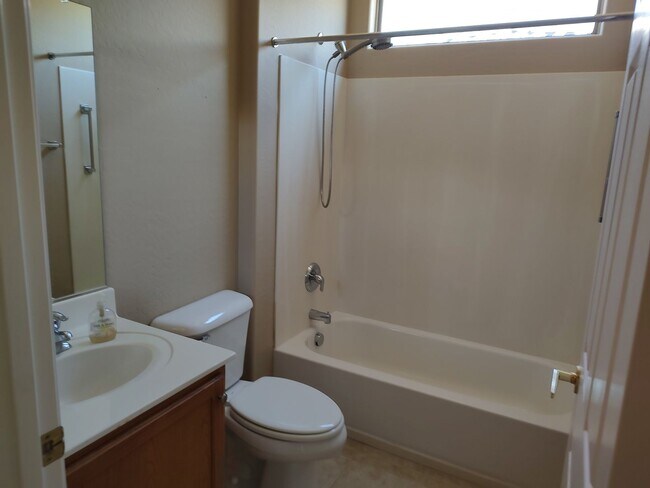 Building Photo - ADULT COMMUNITY 45+ - Great Home in Sun Ci...