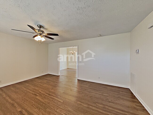 Building Photo - 511 Whitewater Ln