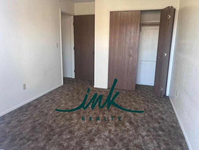 Building Photo - Lovely Gardnerville Townhome