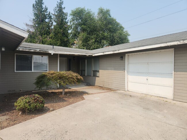 Building Photo - 120 N 55th Ave