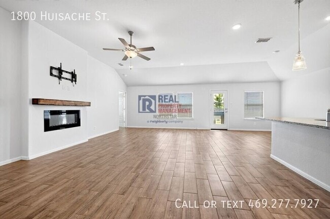 Building Photo - 1800 Huisache St