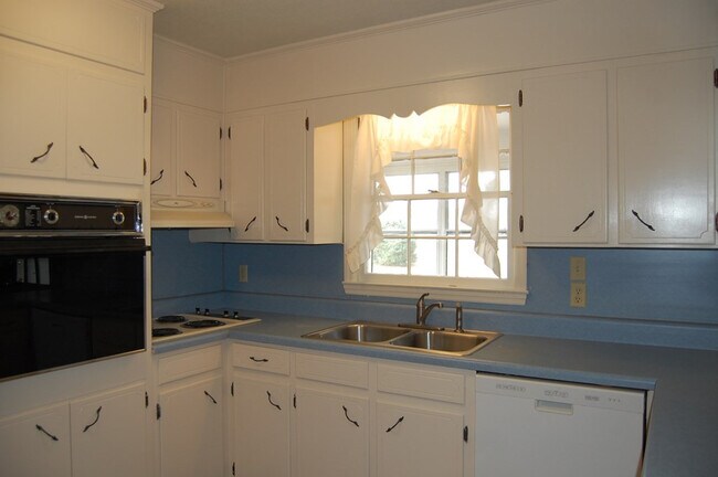 Building Photo - 123 Reedy Fork Rd