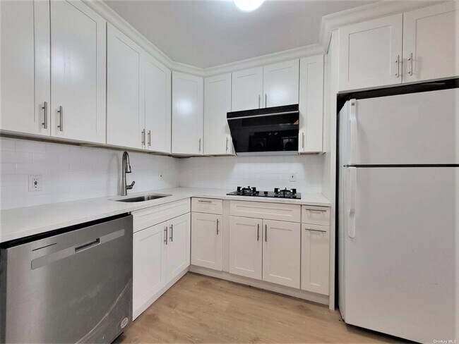 Building Photo - 4375 161st St