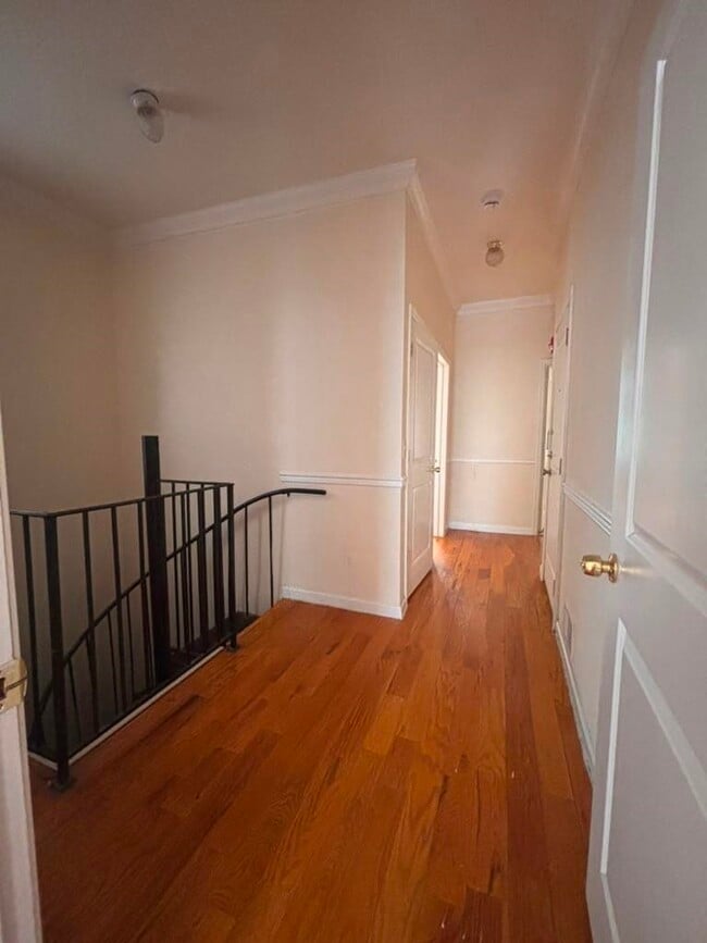 Building Photo - 293 Communipaw Ave