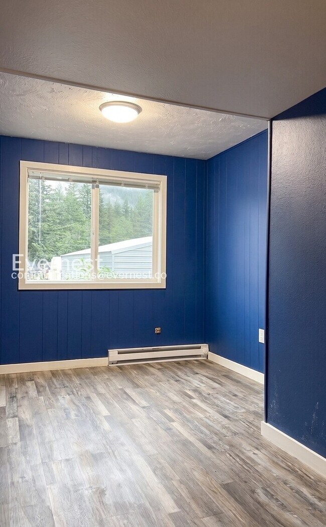 Building Photo - 2-Bed/1-Bath Town Home/ Available Now!