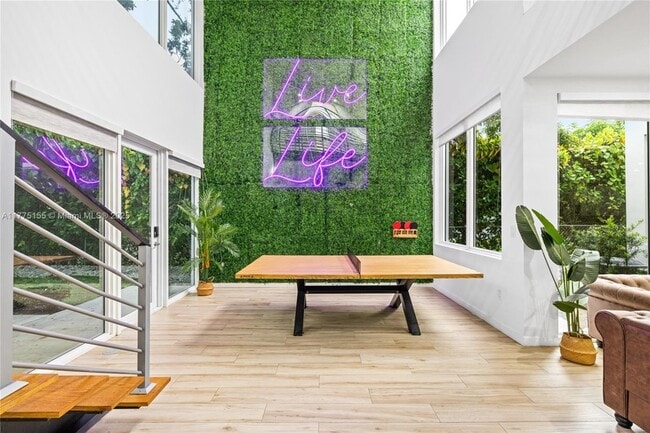 Building Photo - 1816 SW 23rd St