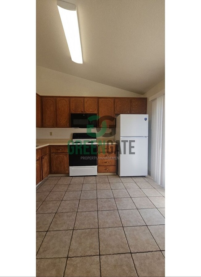 Building Photo - 3 BEDROOM 2 BATH HOME MOVE IN READY IN North MODESTO!