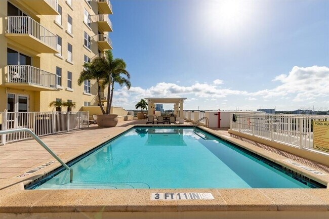 Building Photo - 628 Cleveland St